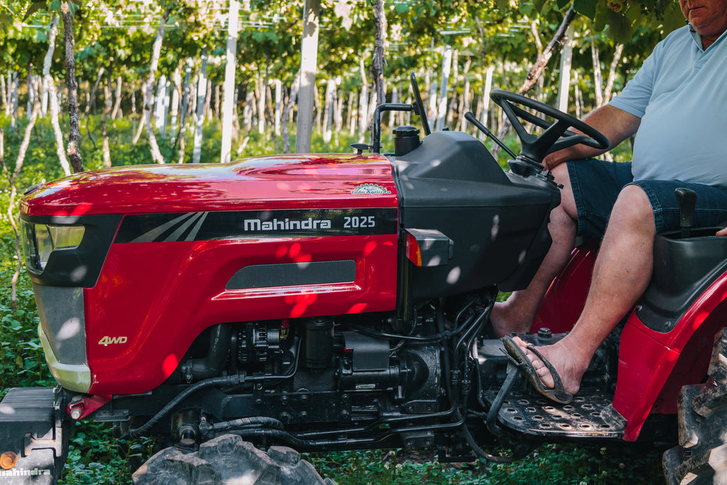 Trator Mahindra modelo 2025