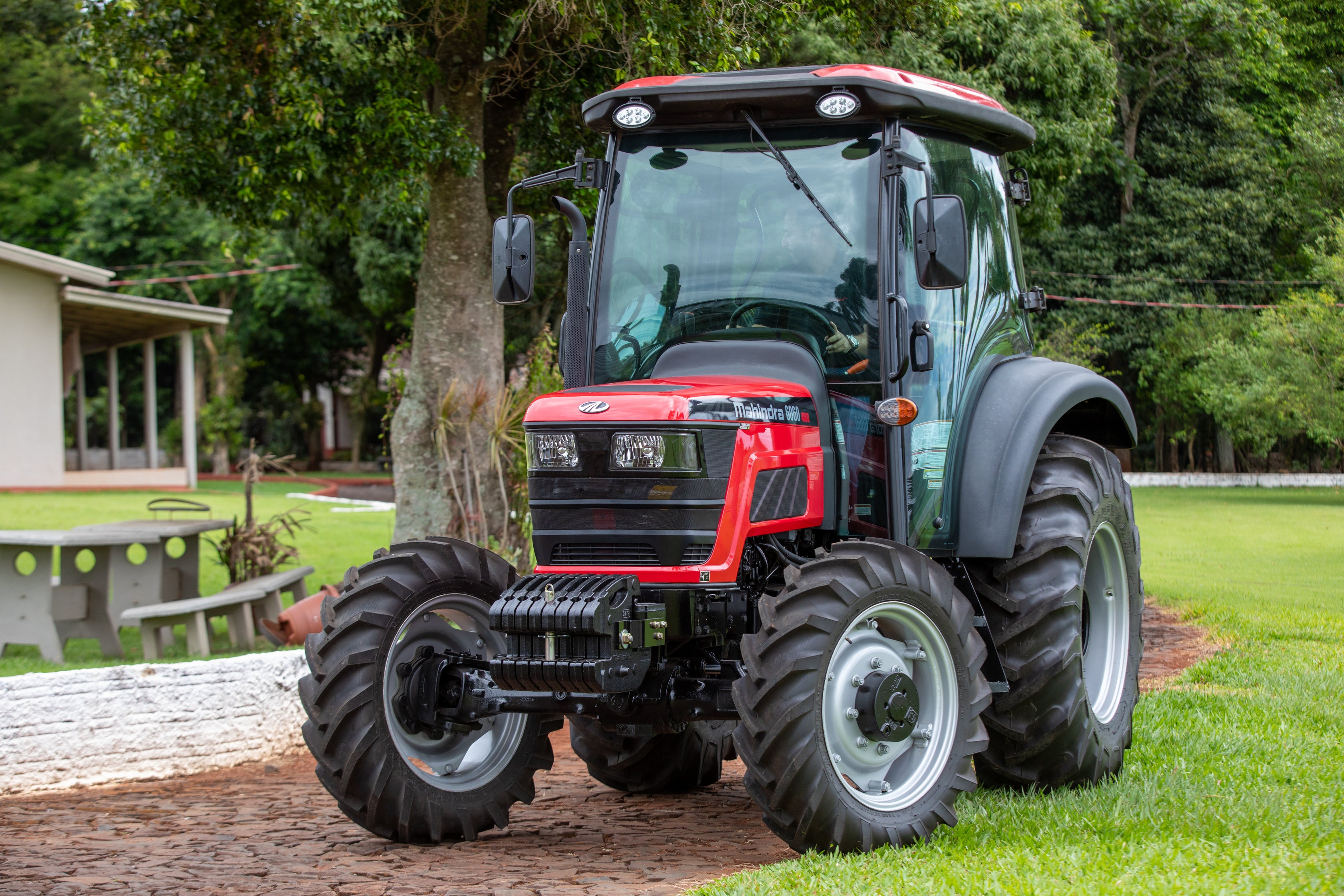 Trator Mahindra 6060