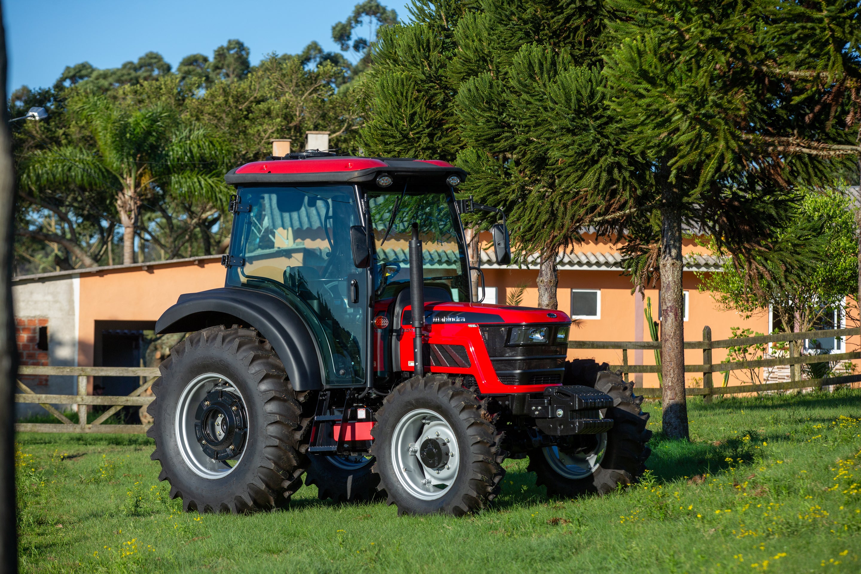 Trator Mahindra 6075 Cabine