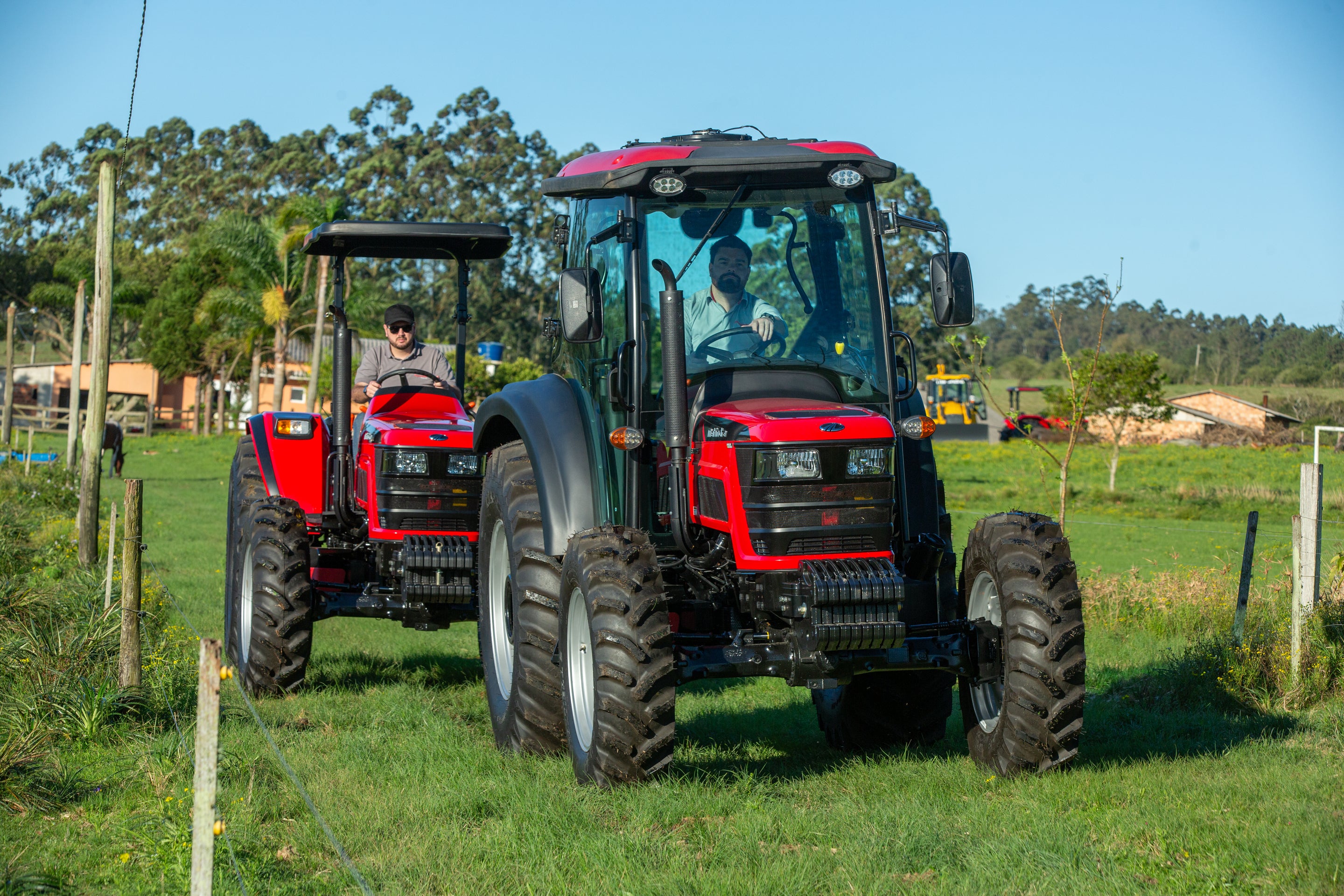 Trator Mahindra 6075 Cabine