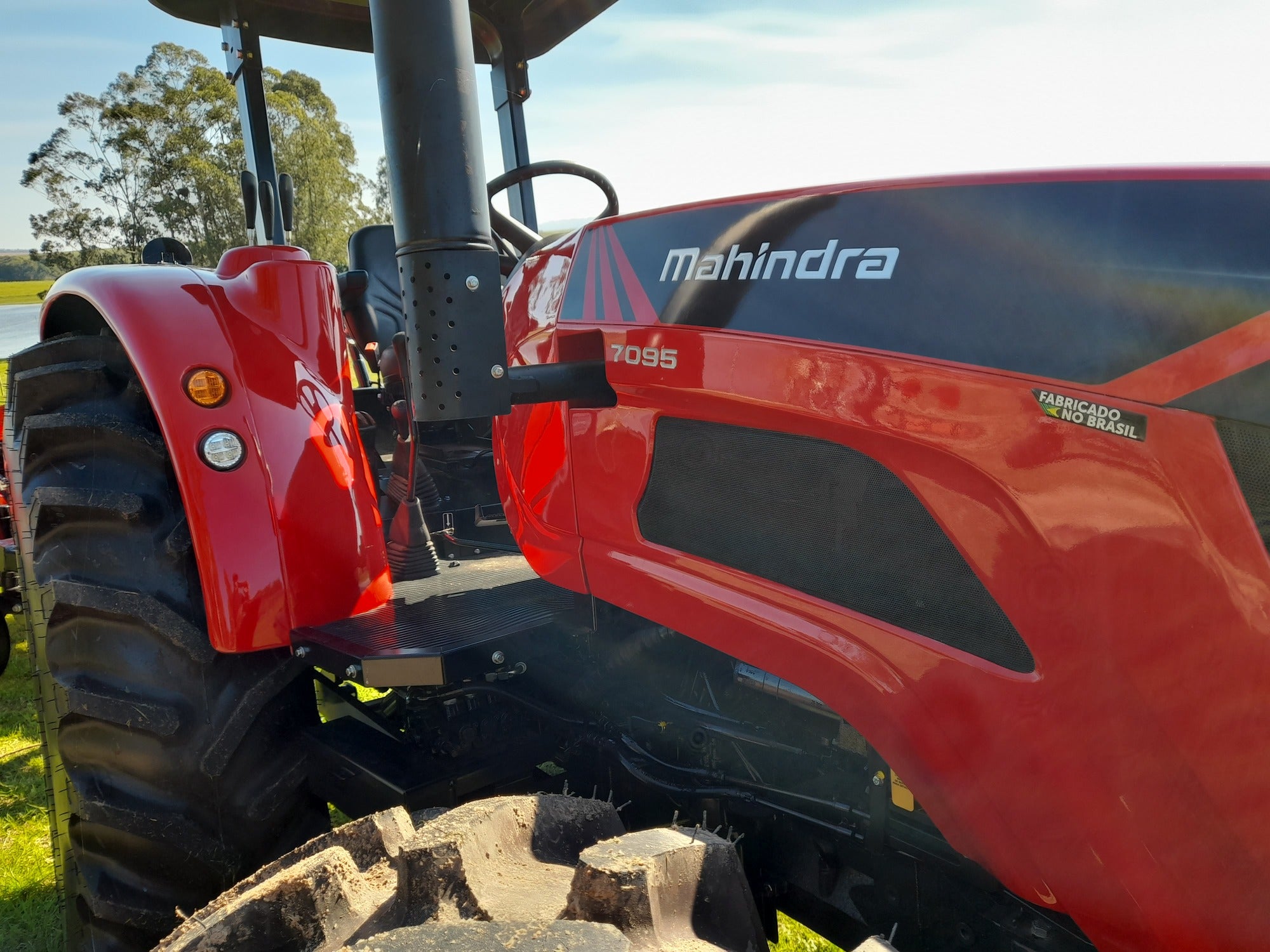 Trator Mahindra 7095 95CV