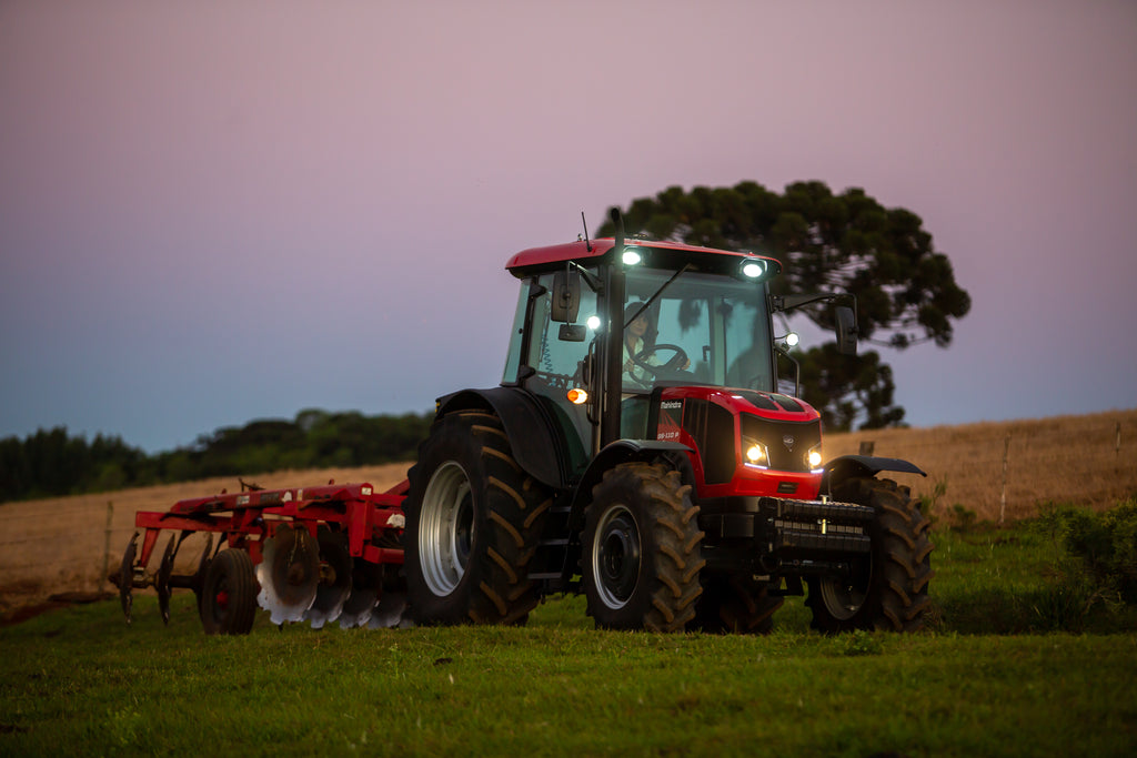 Trator Mahindra 8110 110 CV