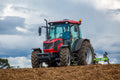 Trator Mahindra 8110 110 CV