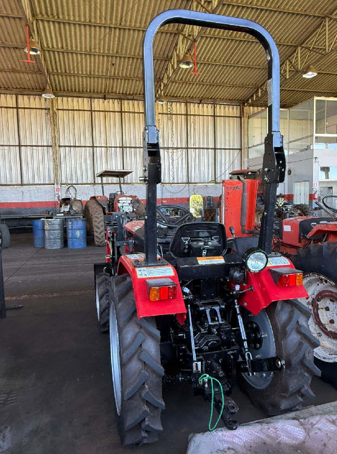 U.TRATOR 4X2 MAHINDRA 2025 C/CJ FRONTAL - 2025