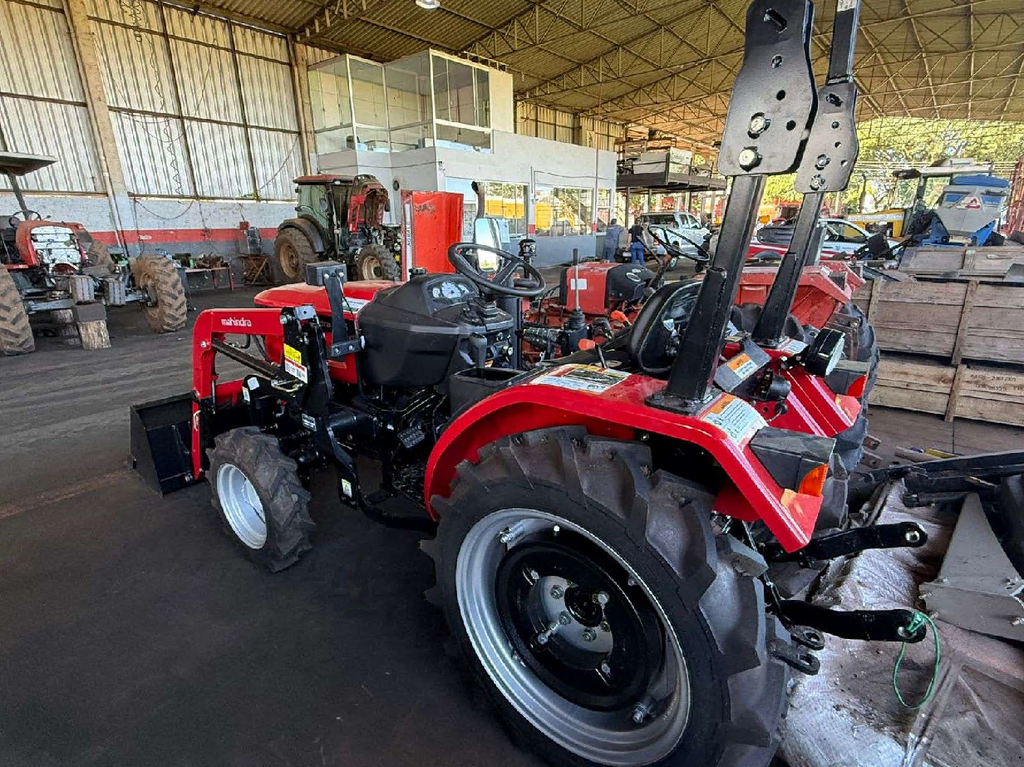 U.TRATOR 4X2 MAHINDRA 2025 C/CJ FRONTAL - 2025