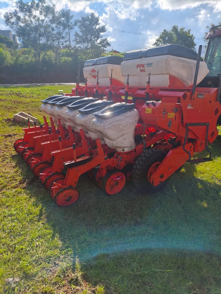 Plantadeira Kuhn PPK 600 Pivotada – 6 LINHAS (6x45)