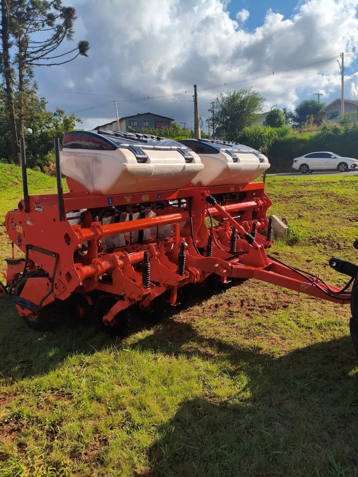 Plantadeira Kuhn PPK 600 Pivotada – 6 LINHAS (6x45)