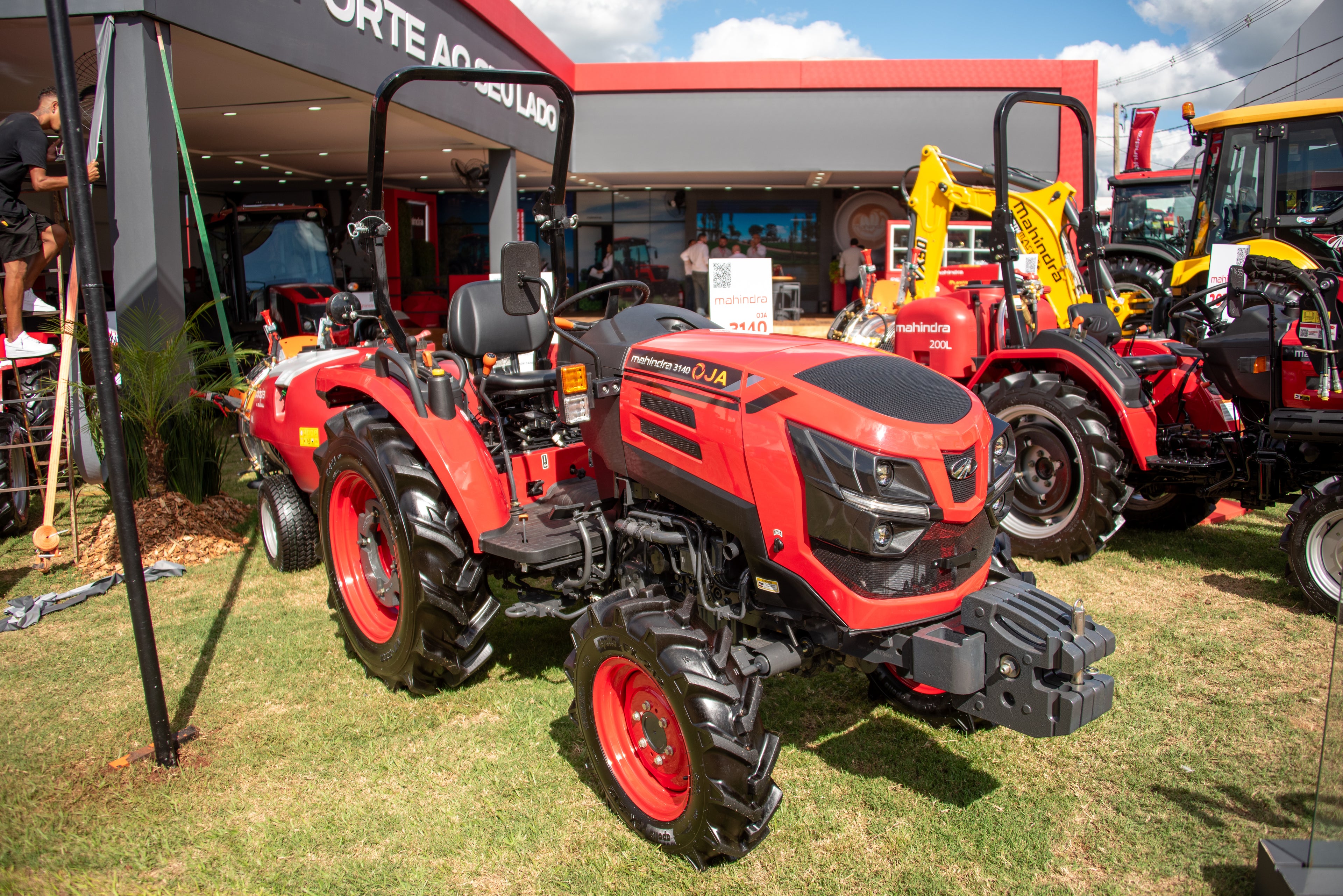 Trator Mahindra OJA 3140