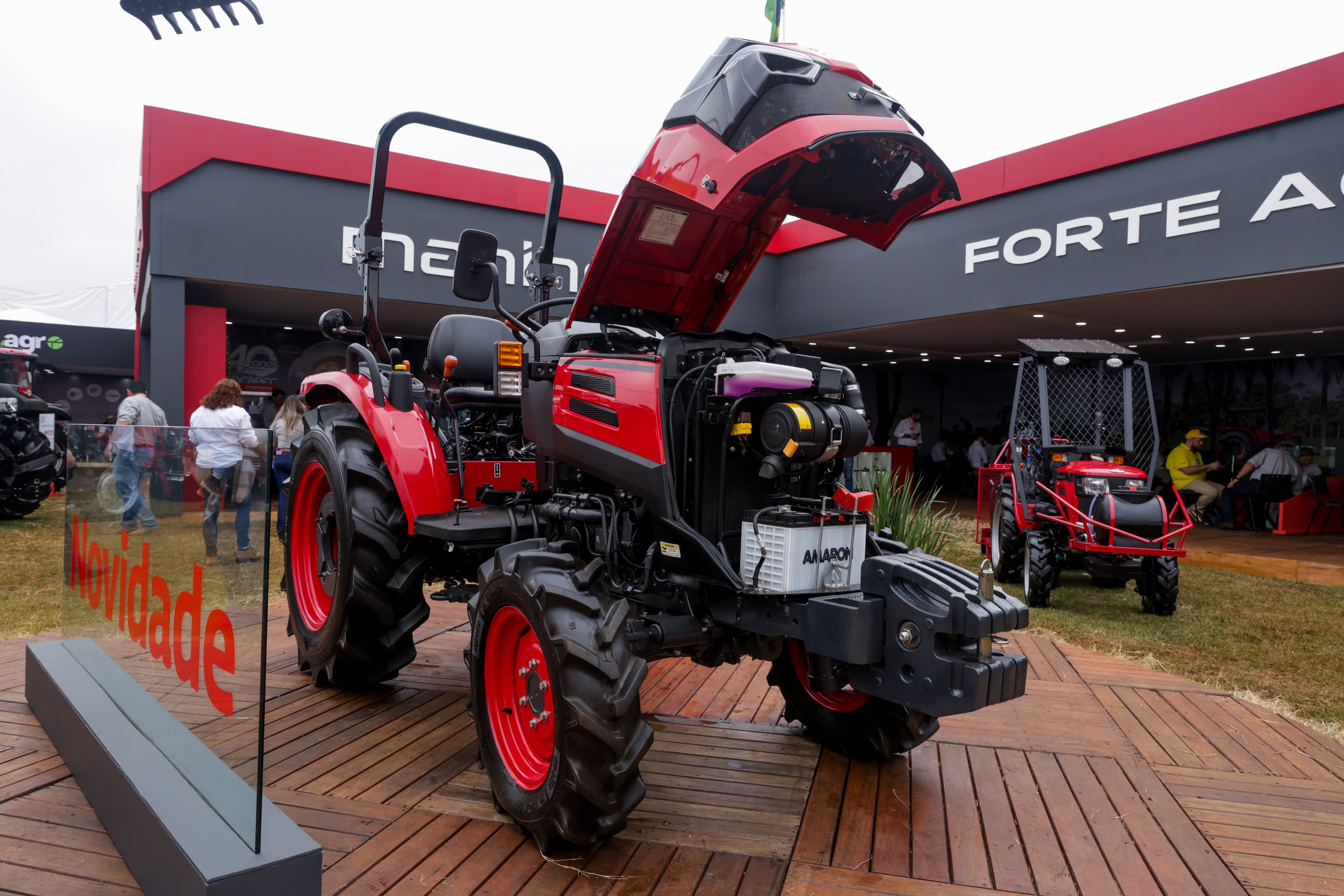 Trator Mahindra OJA 3140