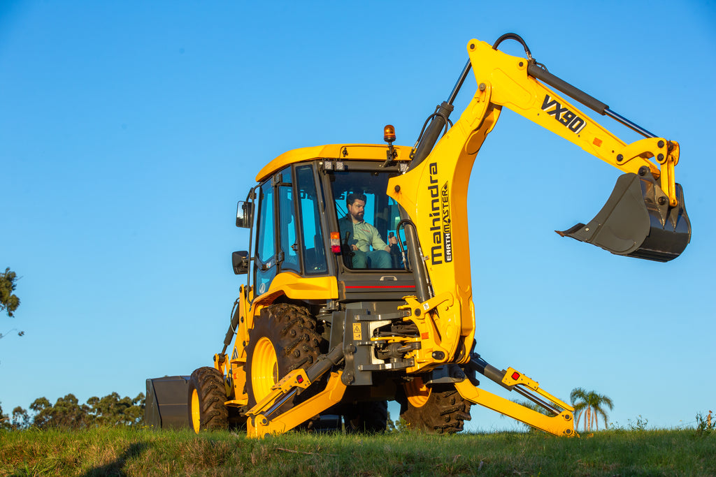 Retroescavadeira Mahindra VX90