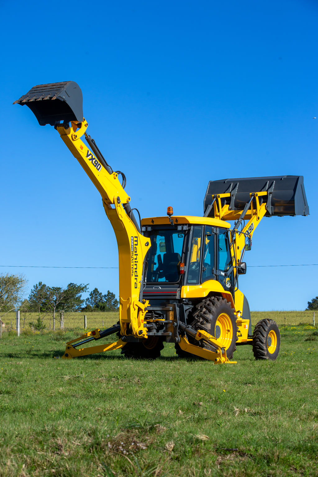 Retroescavadeira Mahindra VX90