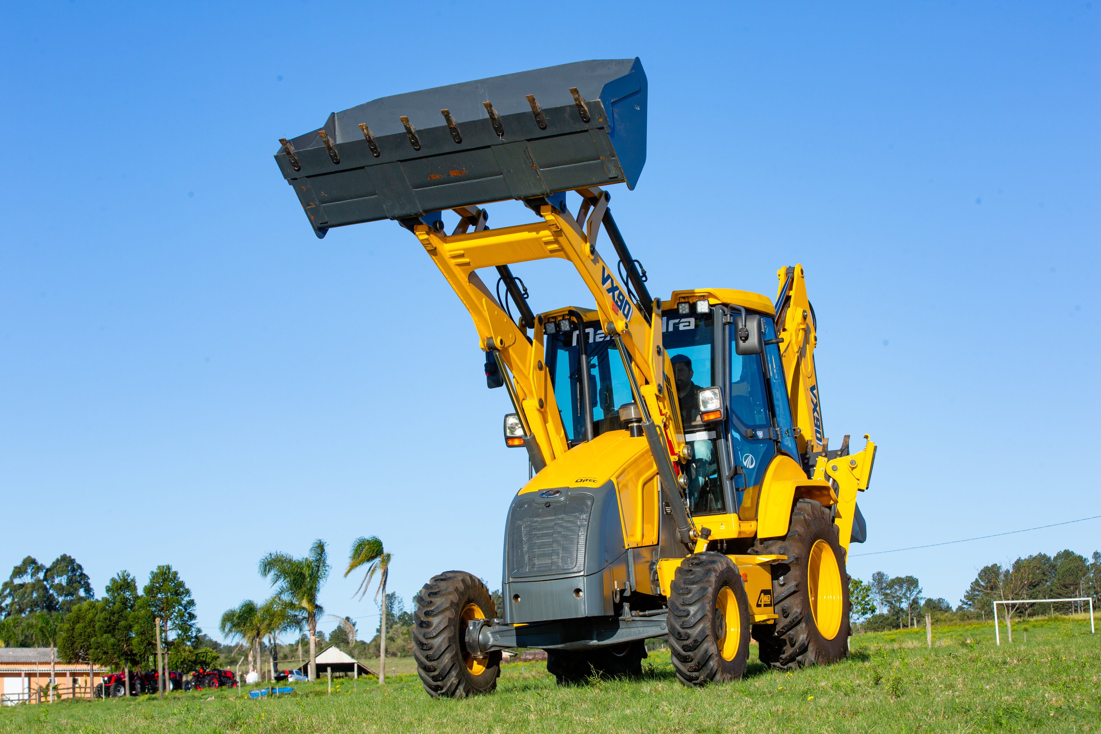Retroescavadeira Mahindra VX90