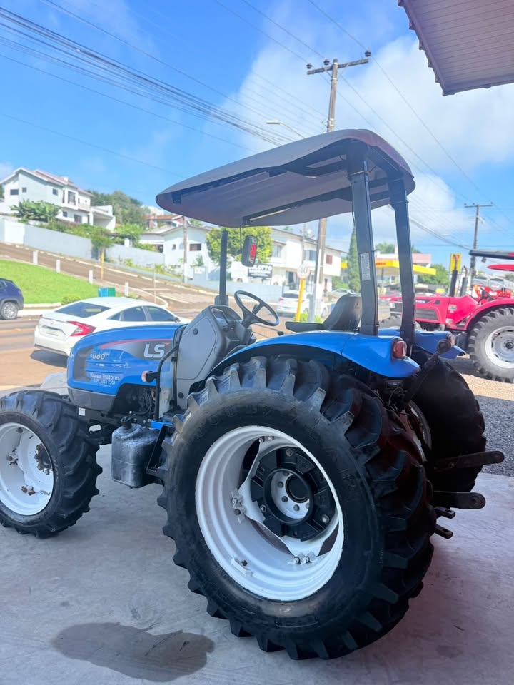 Trator LS U60 Usado