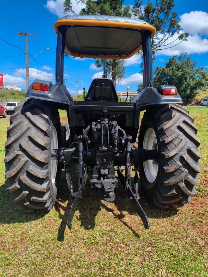 Trator Valtra 700  Ano: 2007  Horas: 7000