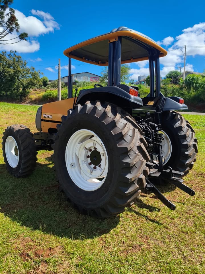 Trator Valtra 700  Ano: 2007  Horas: 7000
