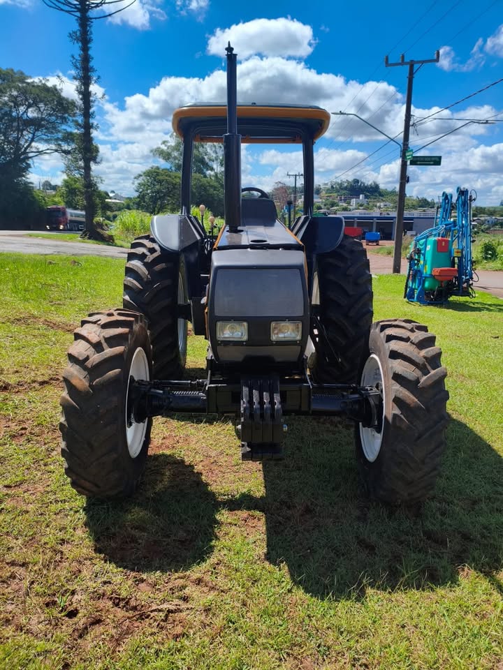 Trator Valtra 700  Ano: 2007  Horas: 7000