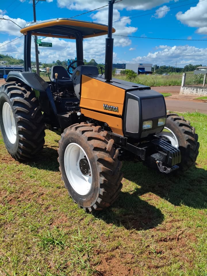 Trator Valtra 700  Ano: 2007  Horas: 7000